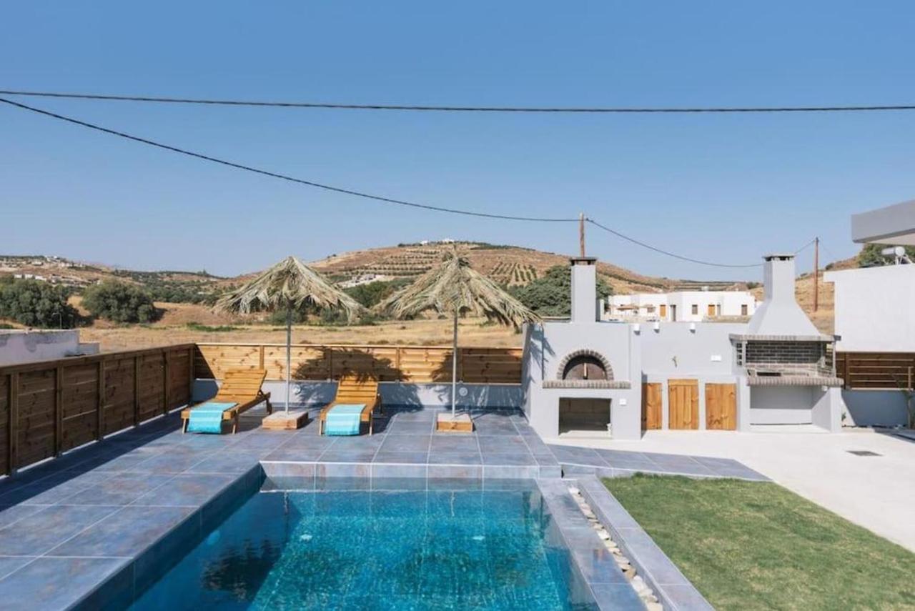 Villa Balux Каламаки Екстериор снимка