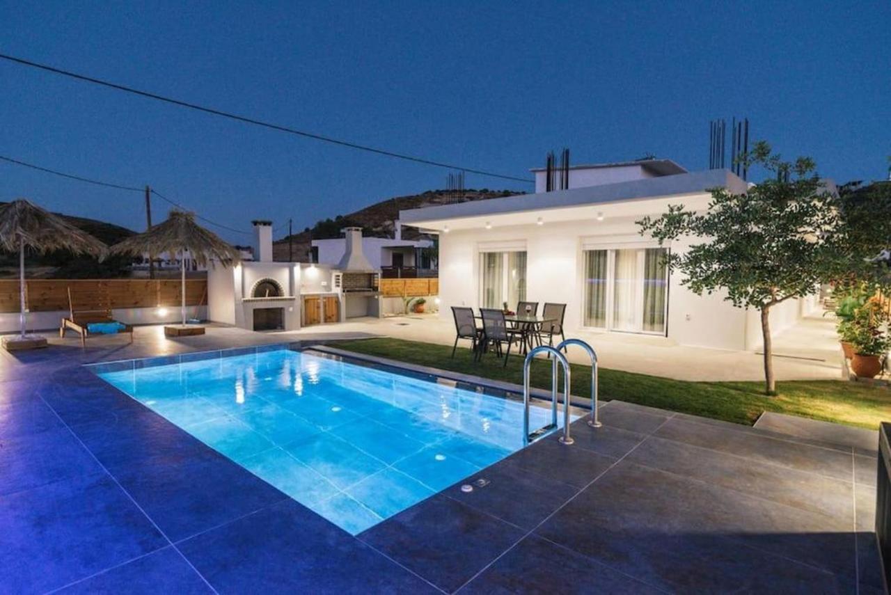 Villa Balux Каламаки Екстериор снимка
