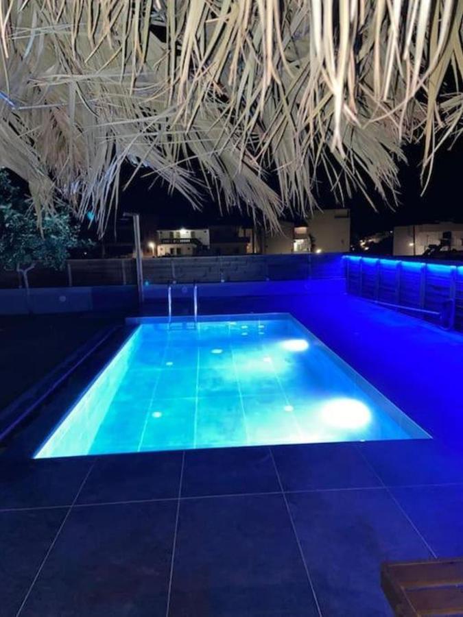 Villa Balux Каламаки Екстериор снимка